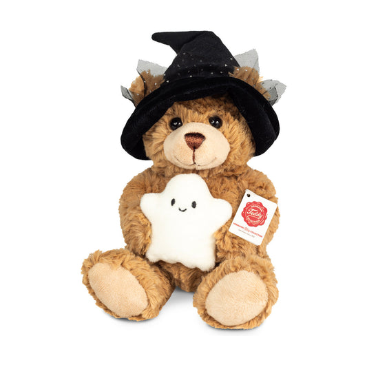 Das ist der Halloween Teddy With Ghost, ein Teddy von Teddy-Hermann. Kleiner sitzender Teddy mit mittellangem, leicht lockigem, leicht glänzendem Fell in Braun, mit beiger Schnauze und beigen Pfotenballen. Die Augen sind schwarz und rund, die Nase braun und dreieckig. Er hält ein kleines weißes Gespenst mit schwarz gestickten Augen und lächelndem Mund. Der schwarze Hexenhut mit Tüllkrause sitzt über den Ohren. Der Ausdruck wirkt freundlich und zufrieden.