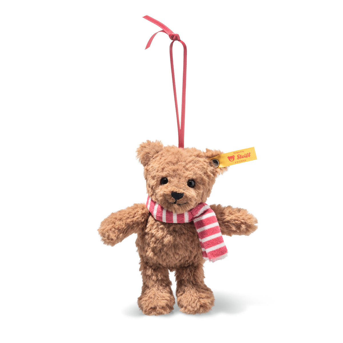 Das ist Ben, ein Teddy von Steiff. Der kleine Bär sitzt aufrecht und hat weiches, mittellanges Lockenfell in Braun mit mattem Schimmer. Die Schnauze ist braun, mit schwarzer Dreiecksnase und gesticktem schwarzem Mund, die Augen sind rund und schwarz. Ohren, Bauch, Pfoten und Pfotenballen sind ebenfalls braun, besondere Abzeichen gibt es nicht. Ben trägt einen gestrickt wirkenden Schal mit abwechselnd rosa und weißen Streifen und hängt an einer schmalen Bandschlaufe. Sein Gesicht wirkt freundlich und sa...